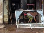 pencarian-korban-banjir-bandang-di-sumatera-barat_20240514_175653.jpg