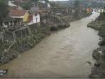 pencarian-korban-banjir-bandang-garut-masih-dilakukan_20160924_130326.jpg