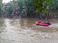 pencarian-korban-hanyut-di-ciliwung.jpg