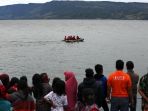 pencarian-korban-kapal-tenggelam_20180619_220919.jpg