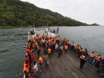 pencarian-korban-kapal-tenggelam_20180619_221206.jpg