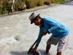 pencemaran-limbah_sungai_20141209_103904.jpg