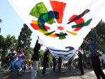 pencinta-alam-nusa-layaran-bentangkan-bendera-asian-games-2018_20180806_102043.jpg