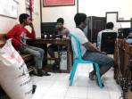 pencuri-pupuk-diperiksa-polrtes-tubondo_20150116_113934.jpg