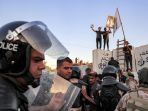 pendemo-serbu-kedutaan-swedia-di-irak_20230720_161644.jpg