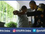 pendeteksi-logam-di-pemkot-surabaya_20161020_231129.jpg