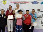 pendiri-kei-shin-kan-indonesia-john-angkawijaya-kiri-bersama-para-juara-nomor-veteran_20181028_225332.jpg