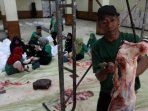 pendistribusian-daging-kurban-di-jakarta_20160922_172134.jpg