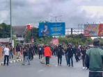 pendukung-Cagub-Sulsel-Danny-Pomanto-dan-Andi-Sudirman-bentrok-jelang-debat-kedua-Pilgub-Sulses.jpg