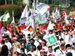 pendukung-gerindra-dan-pkb-padati-gedung-kpu_20220808_171818.jpg