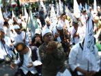pendukung-gus-nur-sujud-syukur_20191024_213102.jpg