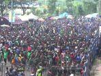 pendukung-persebaya-surabaya-bonek-dan-pendukung-persib-bandung-bobotoh.jpg