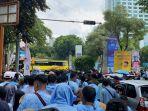 pendukung-prabowo-gibran-terus-datangi-gbk-sabtu.jpg