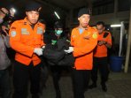 penemuan-jenazah-diduga-korban-airasia-qz8501_20150208_203536.jpg