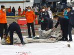 penemuan-serpihan-pesawat-sriwijaya-air-sj-182-tim-basarnas_20210110_094847.jpg