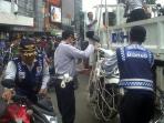 penertiban-parkir-liar-di-jalan-suryopranoto-gambir_20141127_123205.jpg
