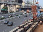 pengalihan-arus-tol-jakarta-cikampek-imbas-pemasangan-girder-kci_20220630_200933.jpg