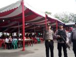 pengamanan-di-gereja-medan_20171225_095442.jpg