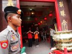 pengamanan-imlek-di-makassar_20150219_122416.jpg