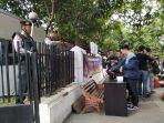 pengamanan-ketat-terlihat-di-mapolrestabes-bandung-pascabom-bunuh-d.jpg