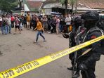 pengamanan-lokasi-bom-bunuh-diri-di-mapolsek-astana-anyar_20221207_133821.jpg