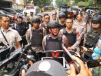 pengamanan-lokasi-bom-bunuh-diri-di-mapolsek-astana-anyar_20221207_133928.jpg