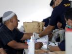 pengambilan-sampel-dna-keluarga-korban-sriwijaya-air-sj-182_20210110_200237.jpg