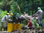 pengambilan-sampel-tanah-terpapar-radioaktif-di-tangsel_20200216_230436.jpg