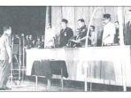 pengambilan-sumpah-dan-pelantikan-soeharto-sebagai-pejabat-presiden-ri.jpg