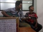 pengamen-cilik-asal-banjarmasin_20160427_110922.jpg