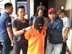 pengedar-sabu-bawa-pistol-rakitan_20161020_210857.jpg
