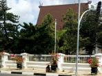 pengemis-di-sekitar-masjid-raya-sabillal-muhtadin-banjarmasin_20160615_113522.jpg