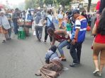 pengemis-ngesot-di-car-free-day-jl-mh-thamrim_20170612_090312.jpg