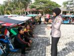 pengemudi-becak-motor-di-kota-sungailiat-dapat-pengarahan-polres-bangka_20151126_105508.jpg