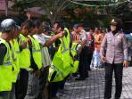 pengemudi-becak-motor-di-sungailiat-dapat-rompi_20151126_112354.jpg