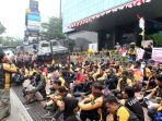 pengemudi-uber-menuntut-hak-haknya_20170821_193800.jpg