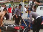 pengendara-motor-disambar-kereta-api_20151023_152805.jpg