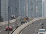 pengendara-motor-nekat-lintasi-jlnt-casablanca_20230527_205145.jpg