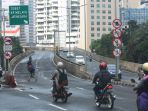 pengendara-motor-nekat-terobos-jalan-larangan-untuk-motor_20170704_111549.jpg