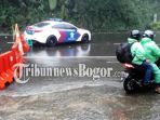 pengendara-motor-terobos-jalur-puncak_20180207_172645.jpg