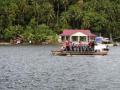 pengendara-sepeda-motor-dengan-rakit-di-teluk-sibigo-simeulue.jpg