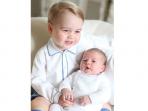pengeran-george-memangku-adik-kecilnya-putri-charlotte_20151230_181233.jpg