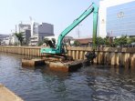 pengerukan-kali-inspeksi-ciliwung_20150910_015641.jpg