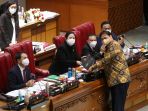 pengesahan-uu-cipta-kerja_20201005_234034.jpg