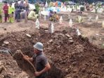 penggali-kubur_20171022_042515.jpg