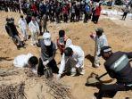 penggalian-kuburan-massal-di-rs-nasser-gaza-selatan.jpg