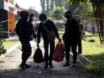 penggeladahan-kasus-terorisme-di-universitas-riau_20180602_223114.jpg