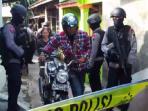 penggeledahan-rumah-terduga-teroris_20160719_173725.jpg