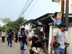 penggeledahan-rumah-teroris-di-cipayung_20170530_222343.jpg