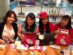 penggemar-hello-kitty-berkumpul-di-plaza-senayan_20141125_070858.jpg